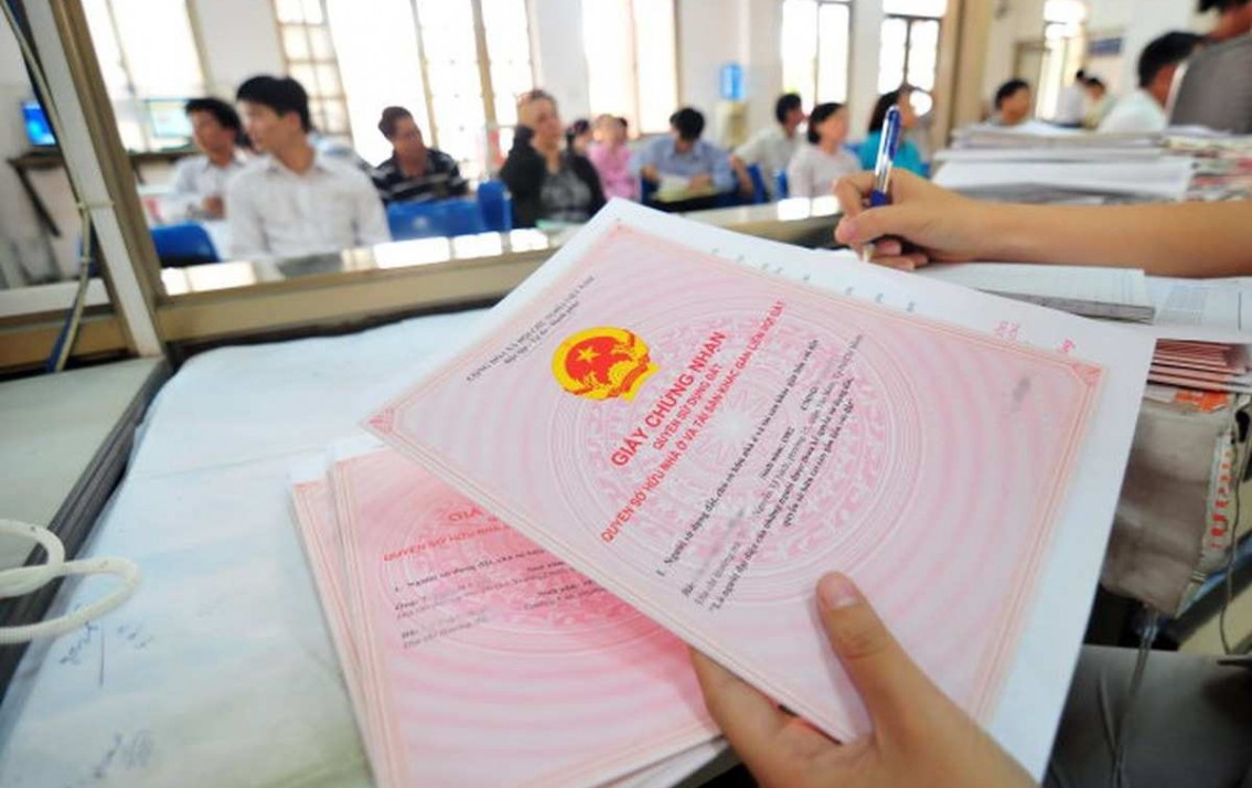 Thủ tục mua bán nhà đất có sổ hồng và những điều đáng lưu ý